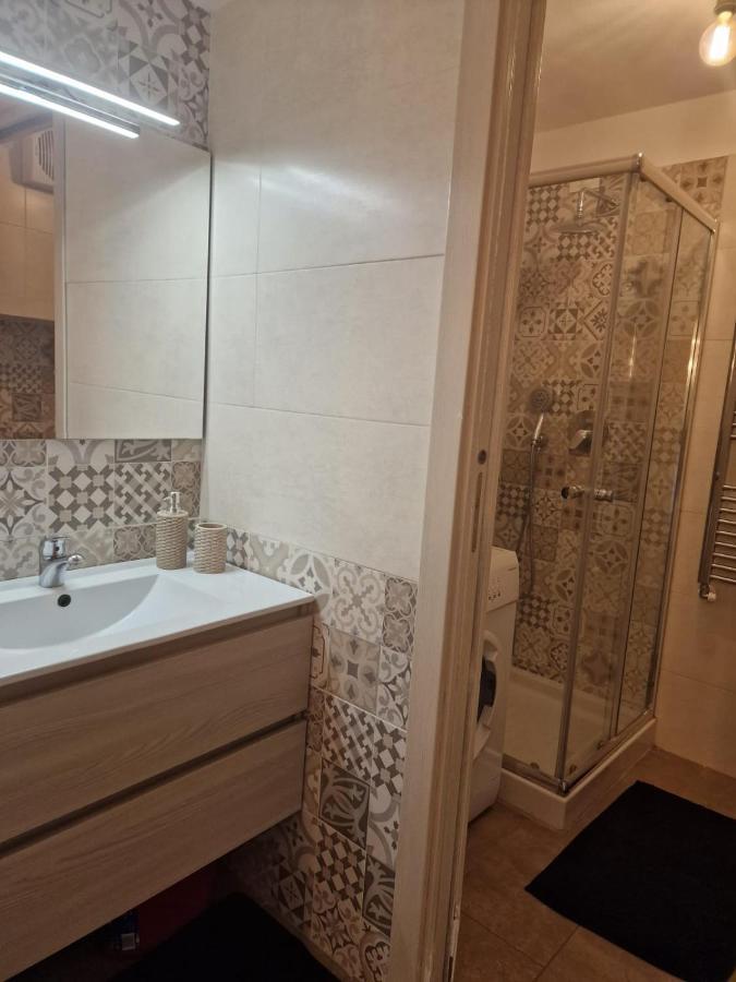 Regina Milano In Porta Romana 2 - Sky Tv, Wifi E Breakfast Box Apartman Kültér fotó