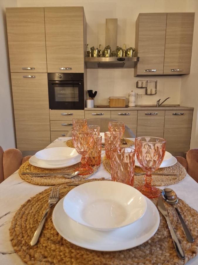 Regina Milano In Porta Romana 2 - Sky Tv, Wifi E Breakfast Box Apartman Kültér fotó